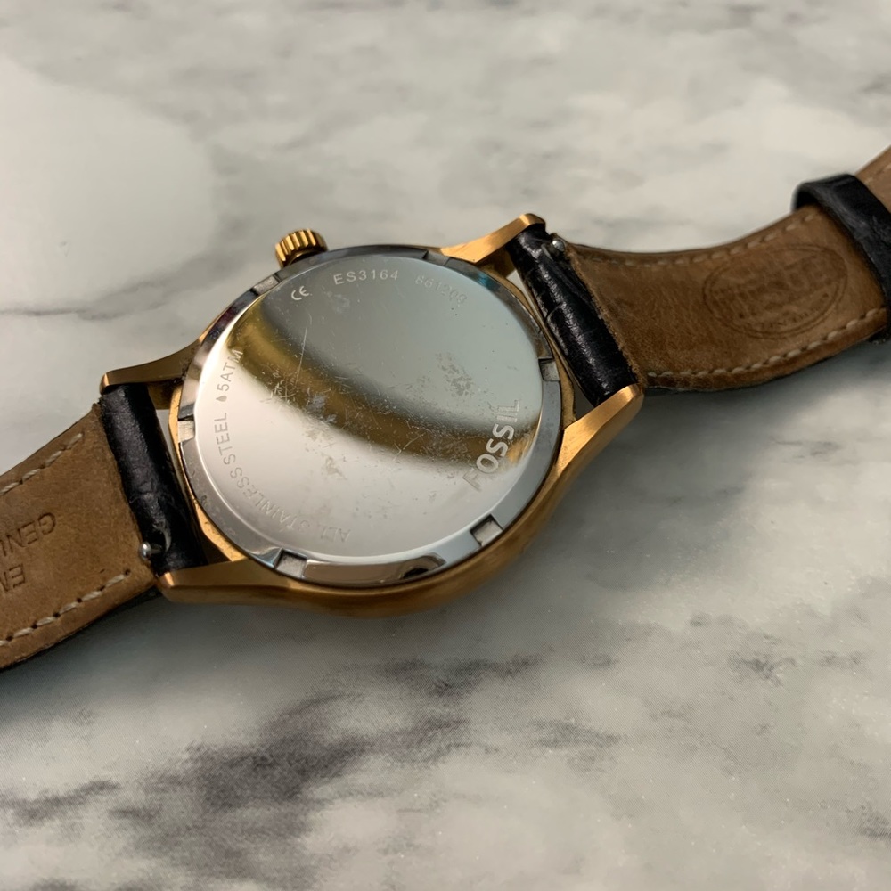 Leather Strap Fossil Watch - Picture 7 of 7